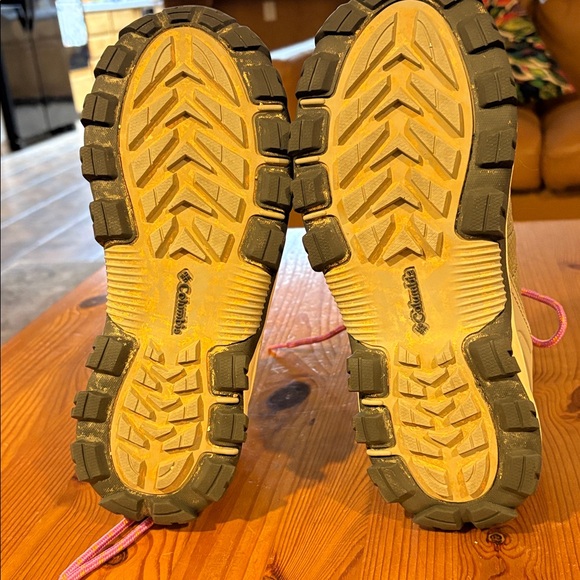 Columbia Tan and Pink Waterproof Boots - Picture 8 of 9